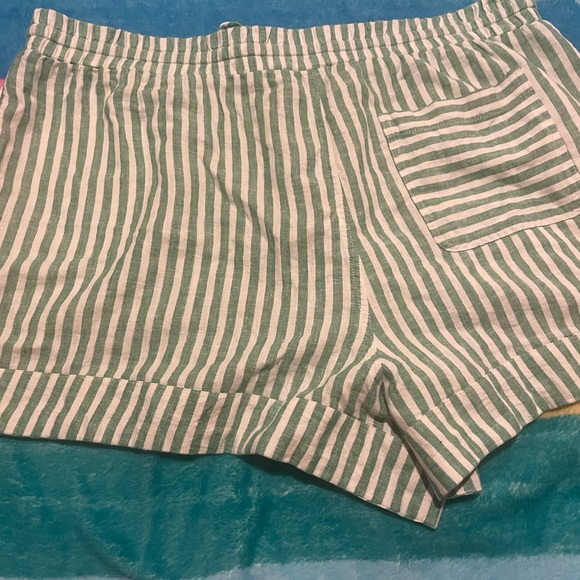 Universal Thread Linen Shorts - Picture 2 of 4